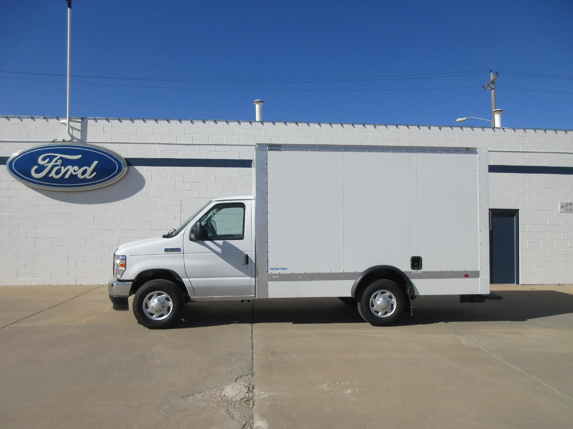 2026 Ford E-Series Cutaway E-350 SRW 138" WB in Oxford White — front three-quarter view