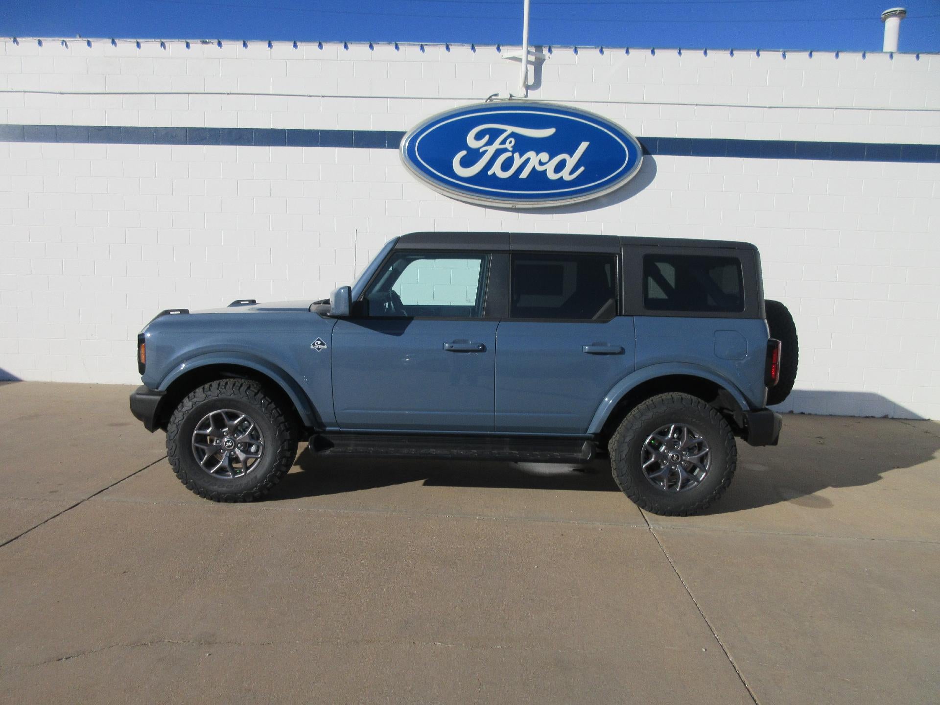 2025 Ford Bronco Outer Banks 4 Door 4x4 in Azure Gray Metallic Tri-Coat — front three-quarter view