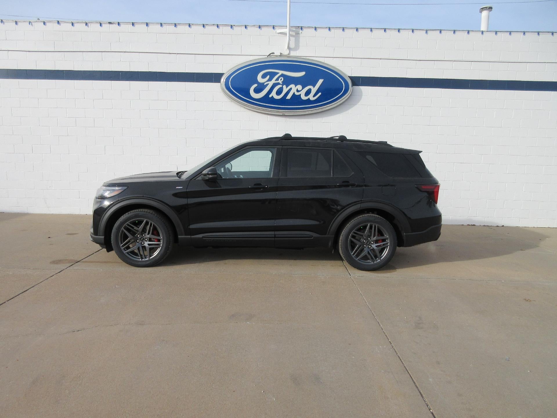 2026 Ford Explorer ST-Line RWD in Agate Black Metallic — front three-quarter view