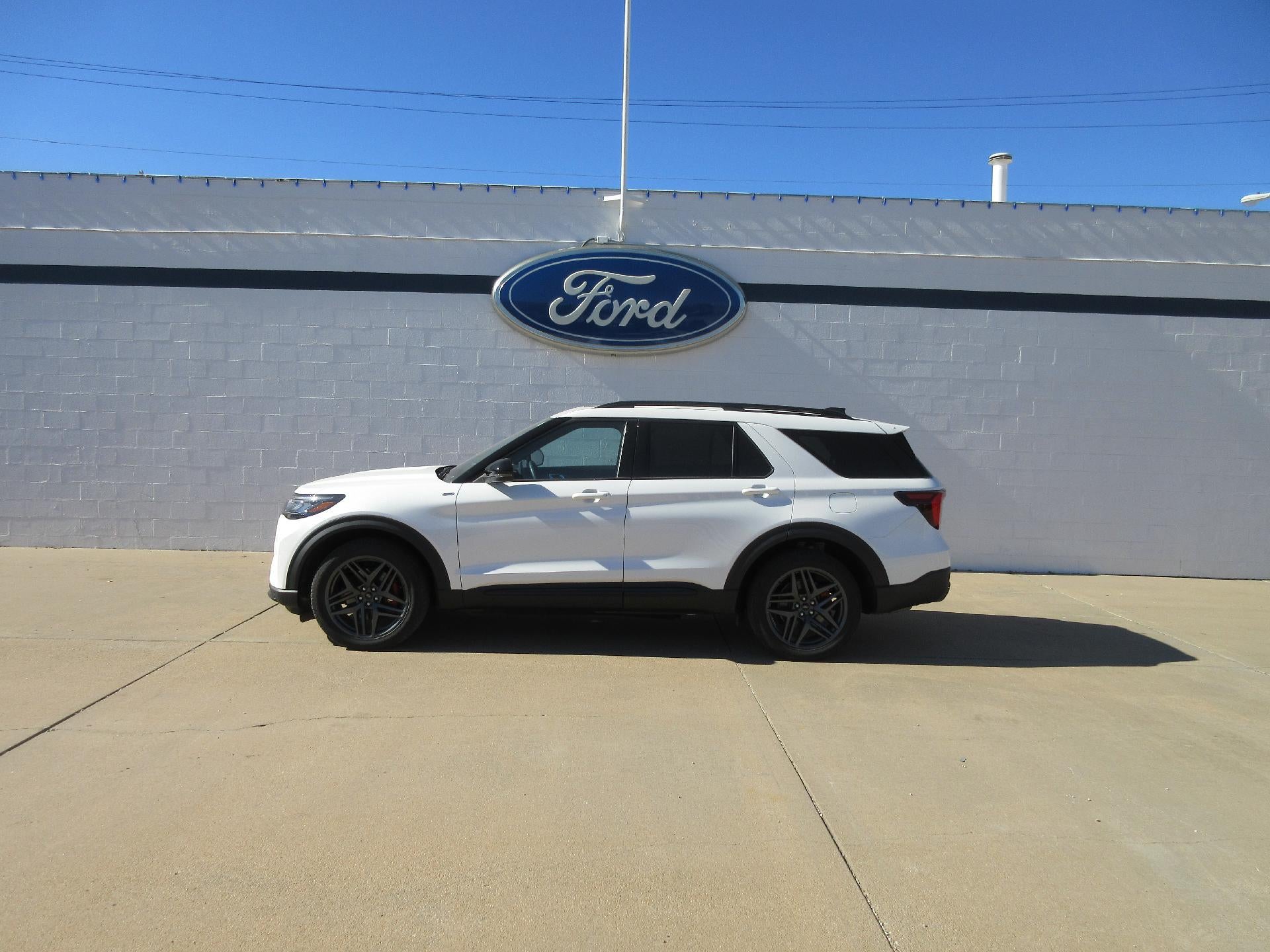 2025 Ford Explorer ST-Line 4WD in Star White Metallic Tri-Coat — front three-quarter view