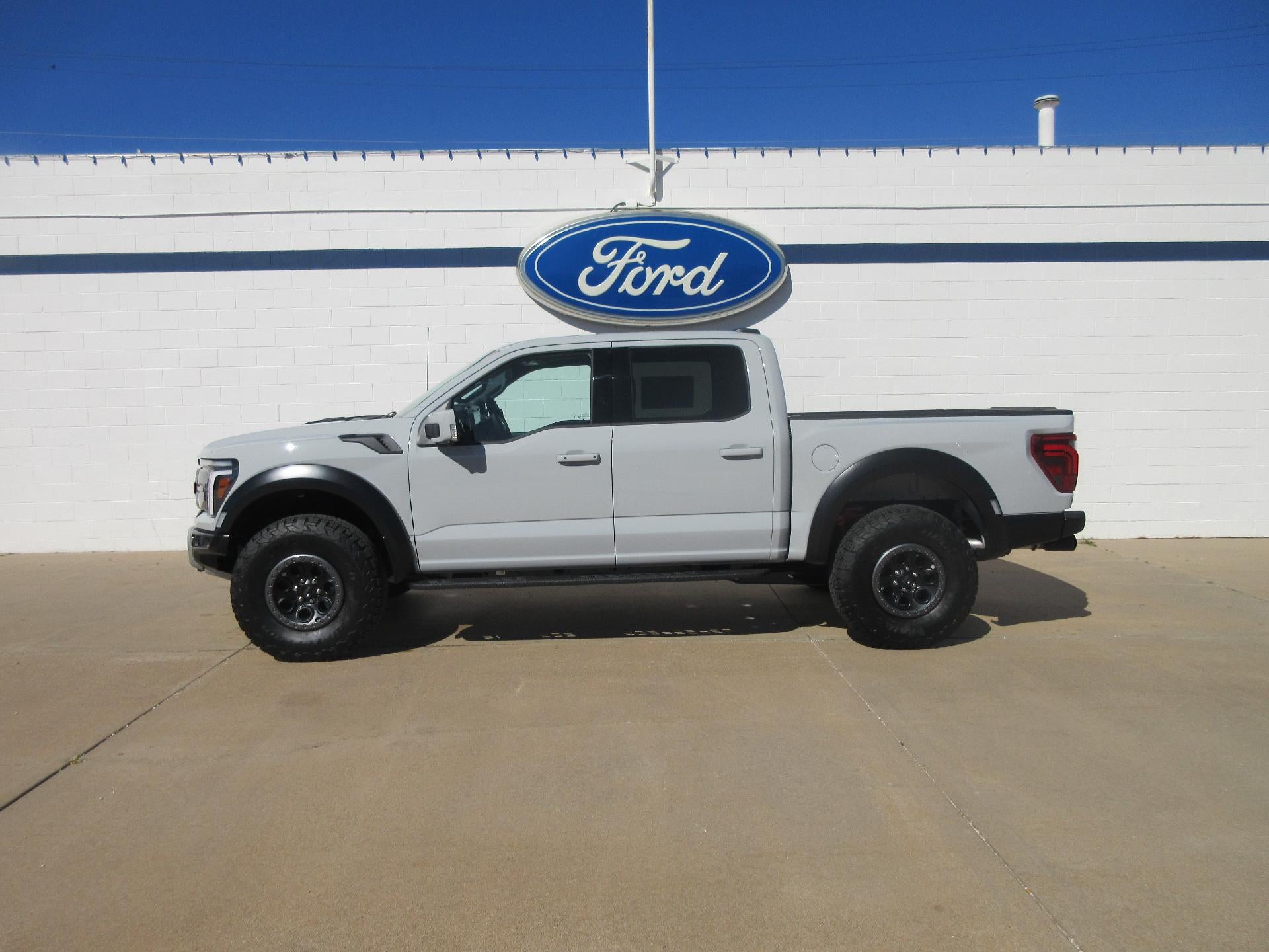 2026 Ford F-150 Raptor 4WD SuperCrew 5.5' Box in Avalanche — front three-quarter view