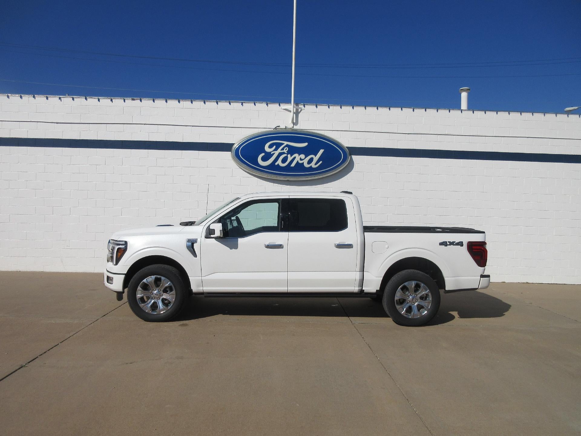 2026 Ford F-150 Platinum 4WD SuperCrew 5.5' Box in Star White Metallic Tri-Coat — front three-quarter view