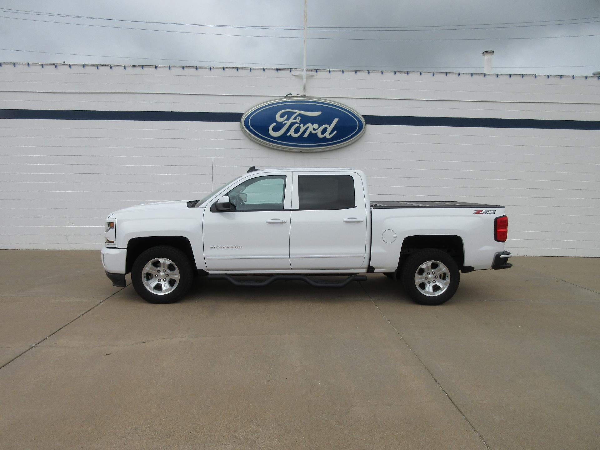 2018 Chevrolet Silverado 1500 Crew Cab Short Box 4-Wheel Drive LT Z71 in Summit White — front three-quarter view